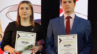 Правительство увеличило число премий лучшим педагогам