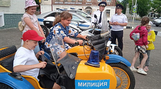 «ГИБДД поздравляем - о ПДД не забываем»